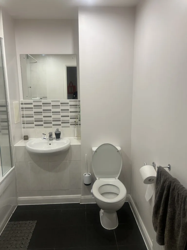 Flat 59 Coppermill Heights, N17 8 Bathroom Photo 1 768x1024 jpeg