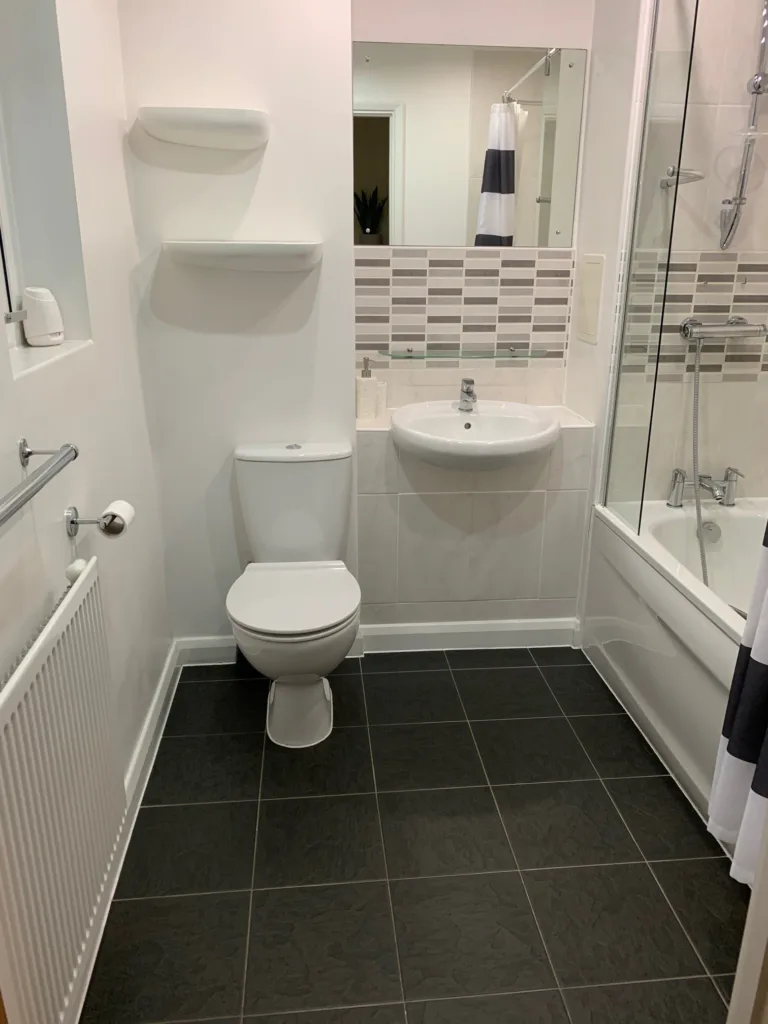 Flat 10 Coppermill Heights, N17 5 bathroom 768x1024 jpg