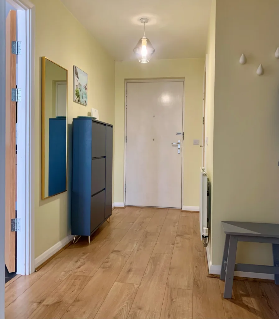 Flat 10 Coppermill Heights, N17 1 hallway 897x1024 jpg