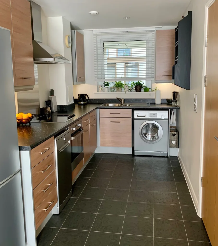 Flat 10 Coppermill Heights, N17 3 kitchen 908x1024 jpg