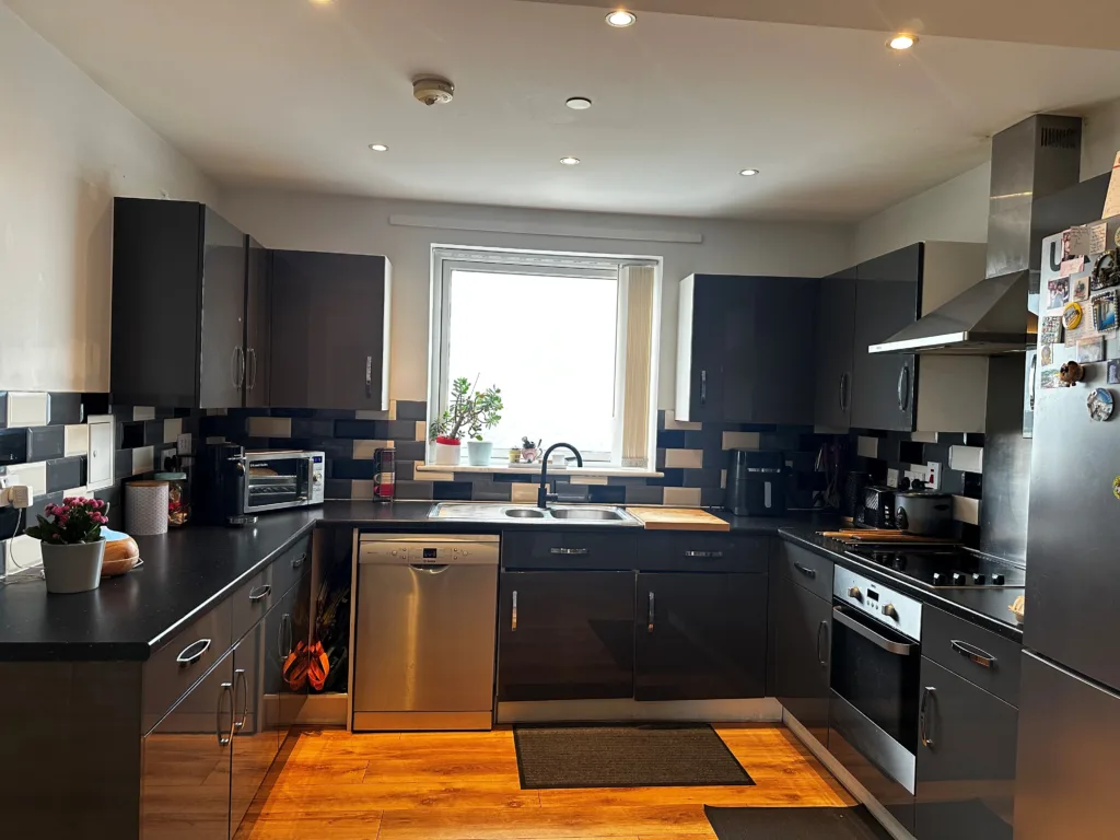 41 Rivers Apartments, N17 8 Kitchen 3 1024x768 jpg