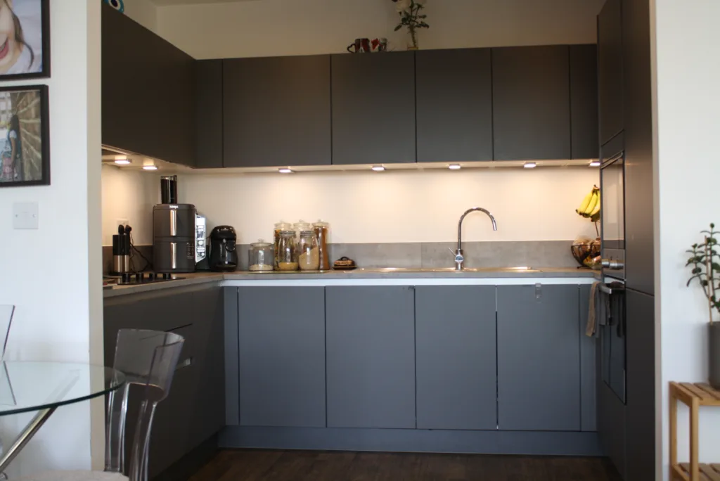 8 Harlequin House, EN3 3 kitchen 1024x684 jpg