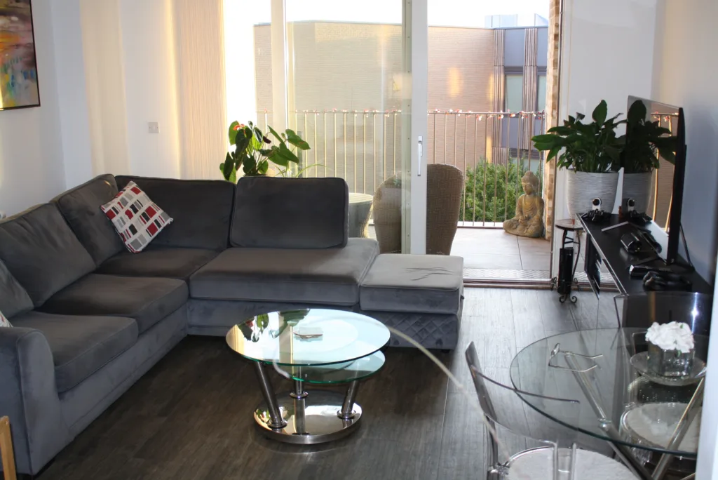 8 Harlequin House, EN3 1 living room 1024x684 jpg
